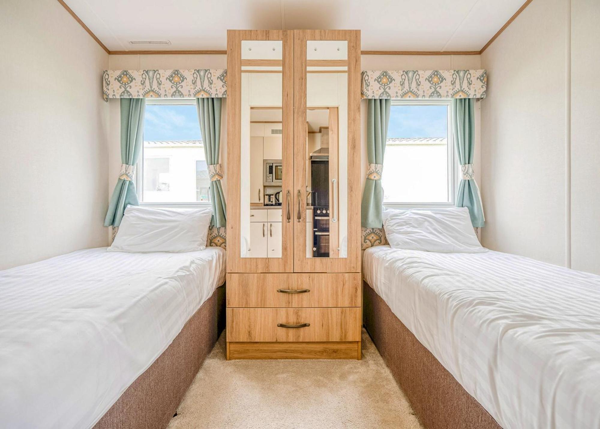 Meadow Lakes Holiday Park 圣奥斯特尔 外观 照片