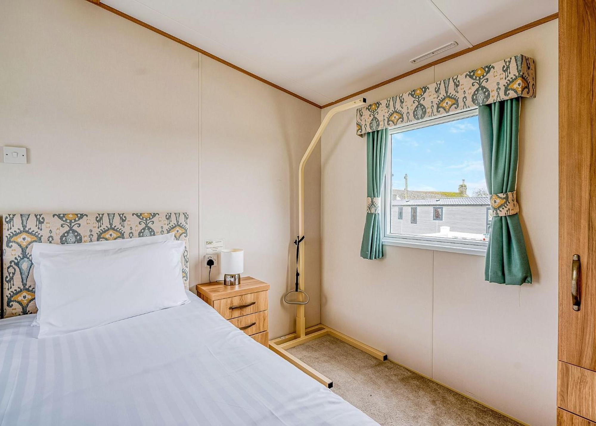Meadow Lakes Holiday Park 圣奥斯特尔 外观 照片