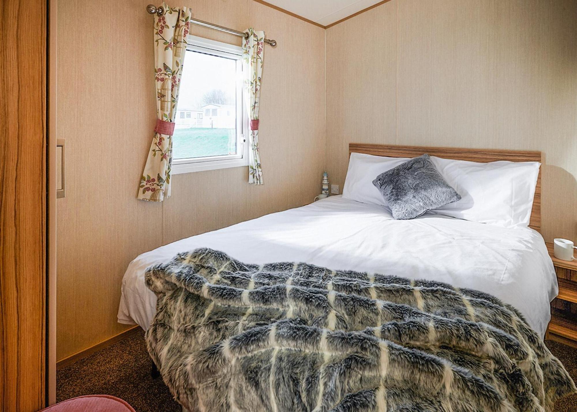 Meadow Lakes Holiday Park 圣奥斯特尔 客房 照片